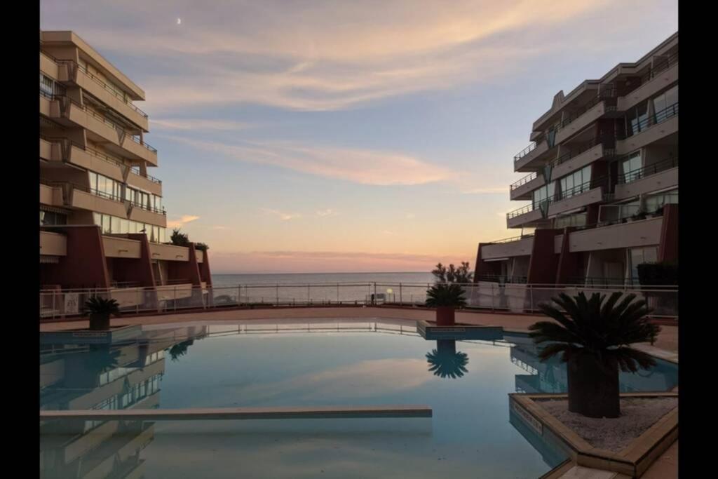 T2 Climatise Vue Sur Mer, Wifi, Piscine Et Parking セット エクステリア 写真